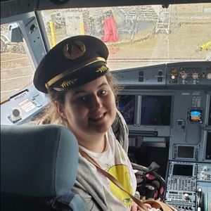 Meet your Posher, Crystal